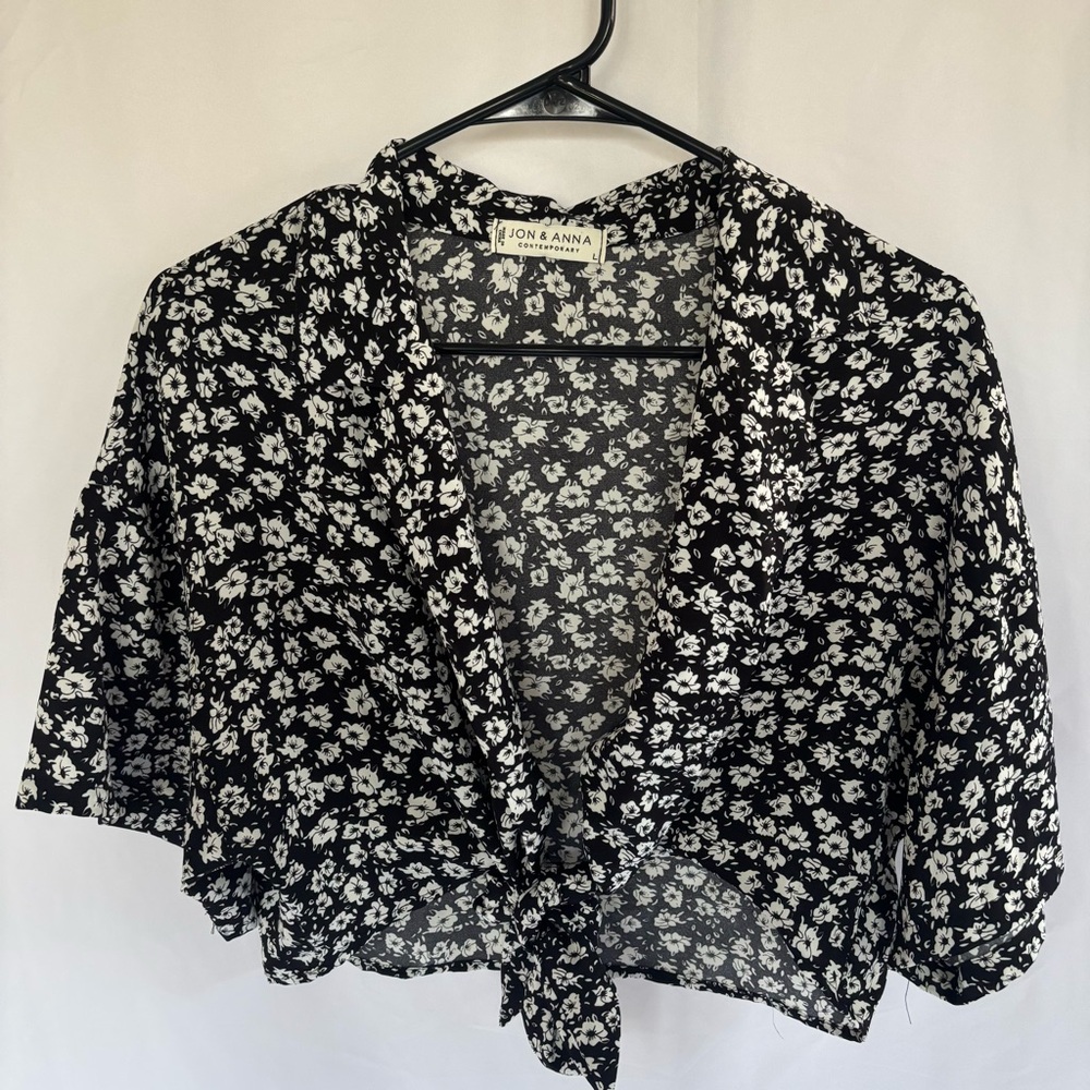 Jon & Anna Contemporary Crop Top Front Tie Knot Black & White Floral
 Size Large